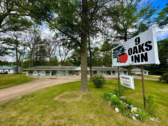 9 Oaks Inn (Pine Aire Motel, Pine-Aire Motel) - From Real Estate Listing (newer photo)